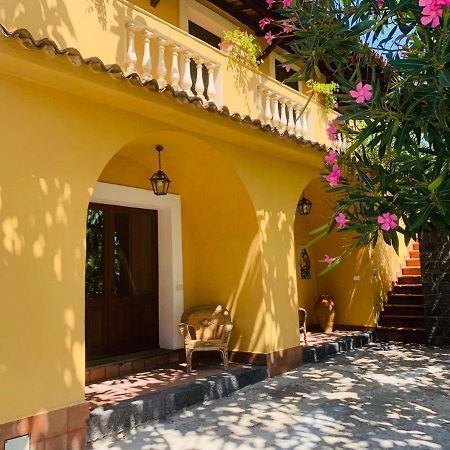 Villa Le Gemelle Dell'Alcantara 莫塔卡玛斯特拉 外观 照片