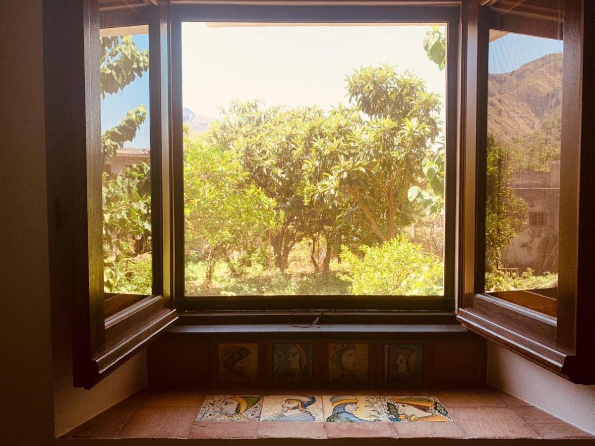 Villa Le Gemelle Dell'Alcantara 莫塔卡玛斯特拉 外观 照片
