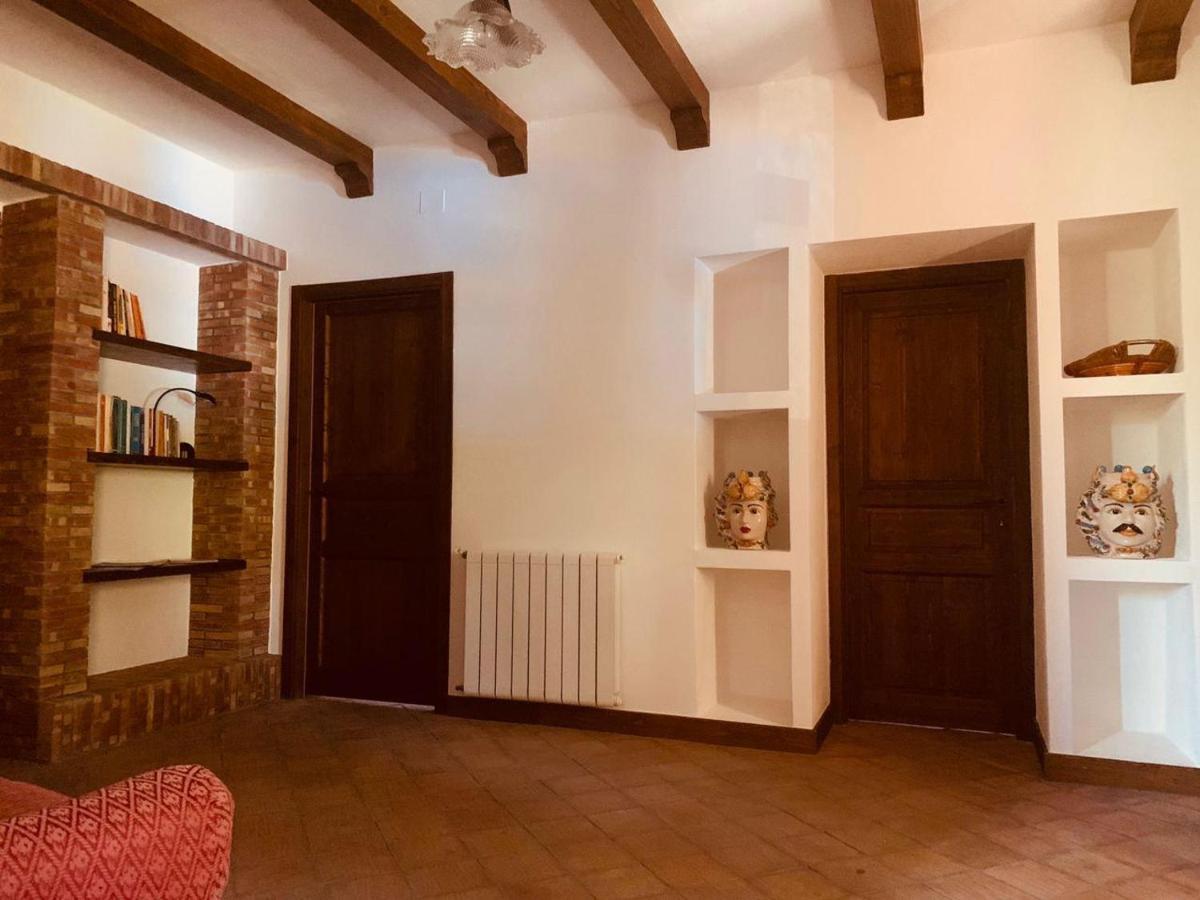Villa Le Gemelle Dell'Alcantara 莫塔卡玛斯特拉 外观 照片