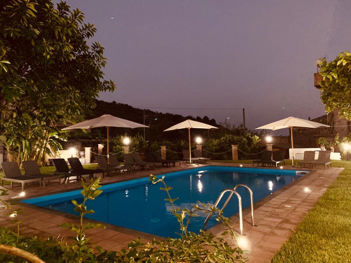 Villa Le Gemelle Dell'Alcantara 莫塔卡玛斯特拉 外观 照片