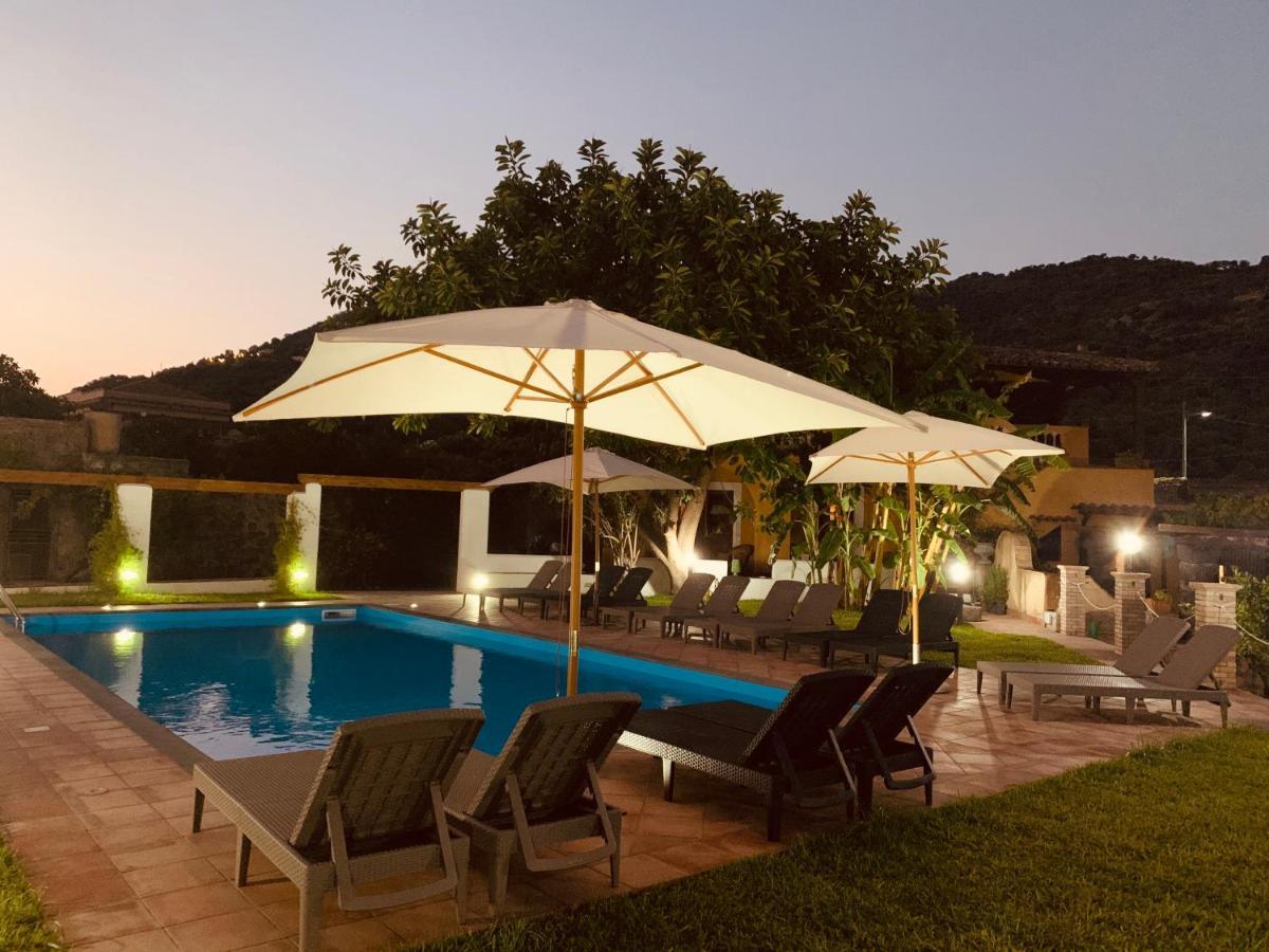 Villa Le Gemelle Dell'Alcantara 莫塔卡玛斯特拉 外观 照片