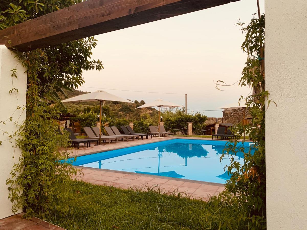 Villa Le Gemelle Dell'Alcantara 莫塔卡玛斯特拉 外观 照片