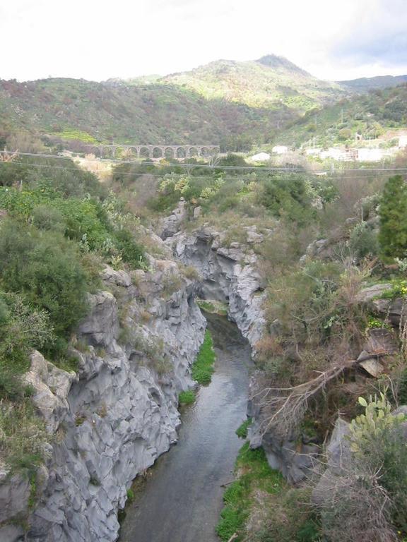 Villa Le Gemelle Dell'Alcantara 莫塔卡玛斯特拉 外观 照片